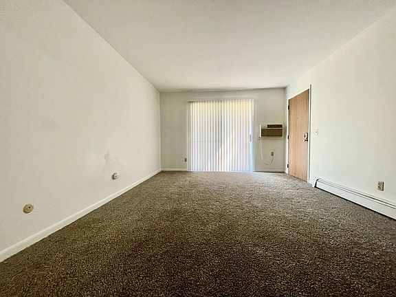 3rd image of 2133 Cambridge Dr APT 1-D