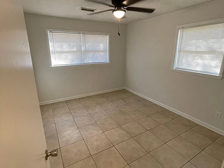 802 Lakeland Dr — Photo 11