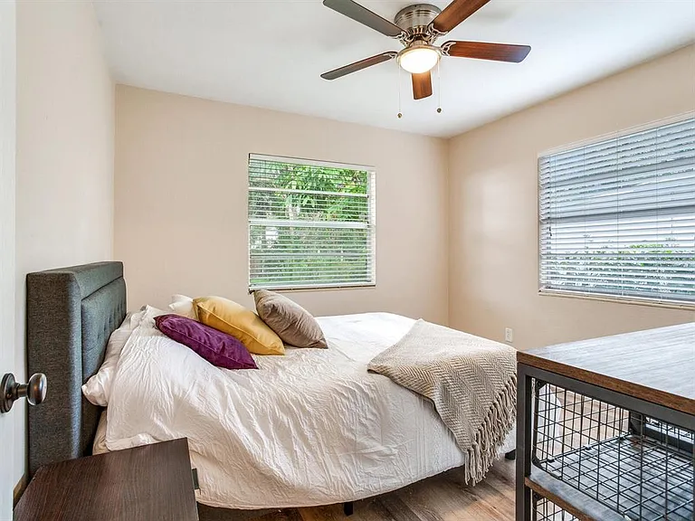 221 N Clearview Ave — Photo 26