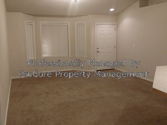 4th image of 5013 Woodbury Pl