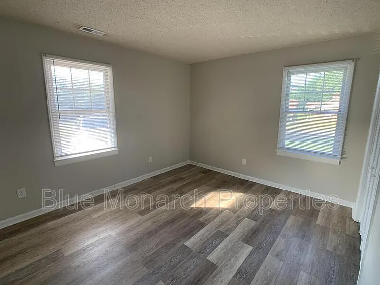 221 Welch Ave #B — Photo 4