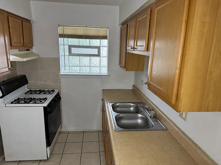 1018 Madison St #2C — Photo 7