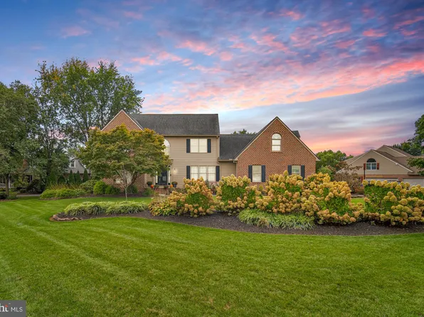 2757 Primrose Ln, York, PA 17402