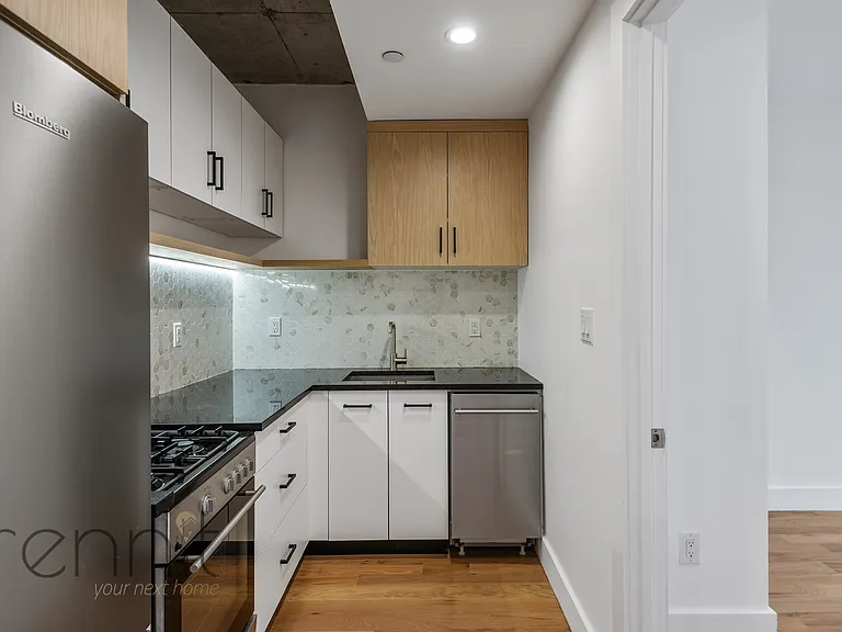 676 New York Ave #2B — Photo 12