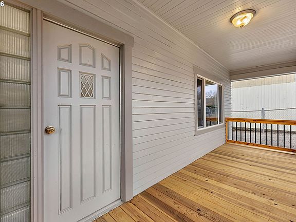 2nd image of 647 SE Russell St