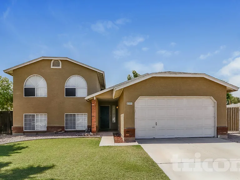 601 E Palomino Dr — Photo 2