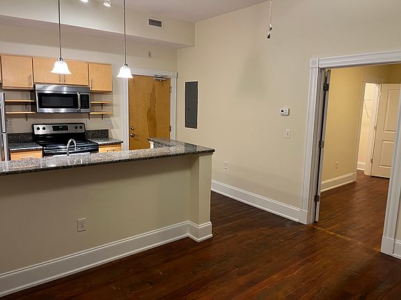 4th image of 406 W Broad St APT 203