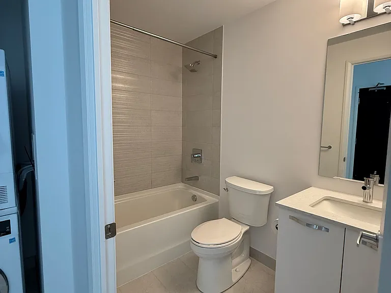 75 James St S #1708 — Photo 7