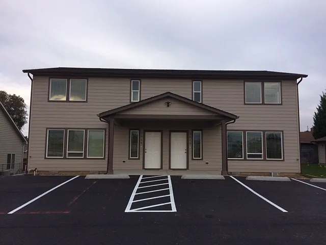 1010 N Devon Ave — Photo 1