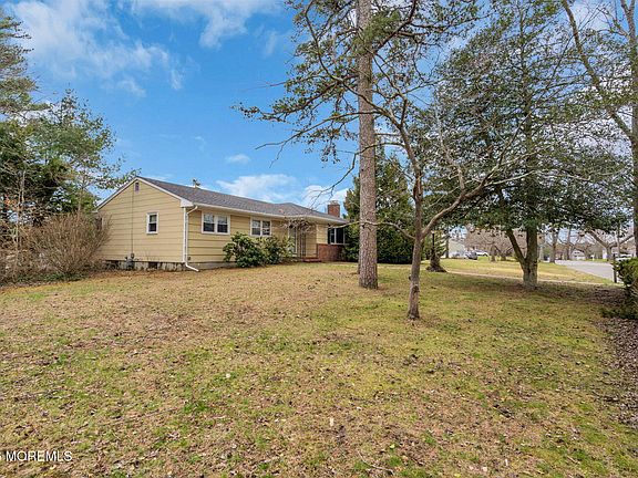 4th image of 35 Williamsburg Drive