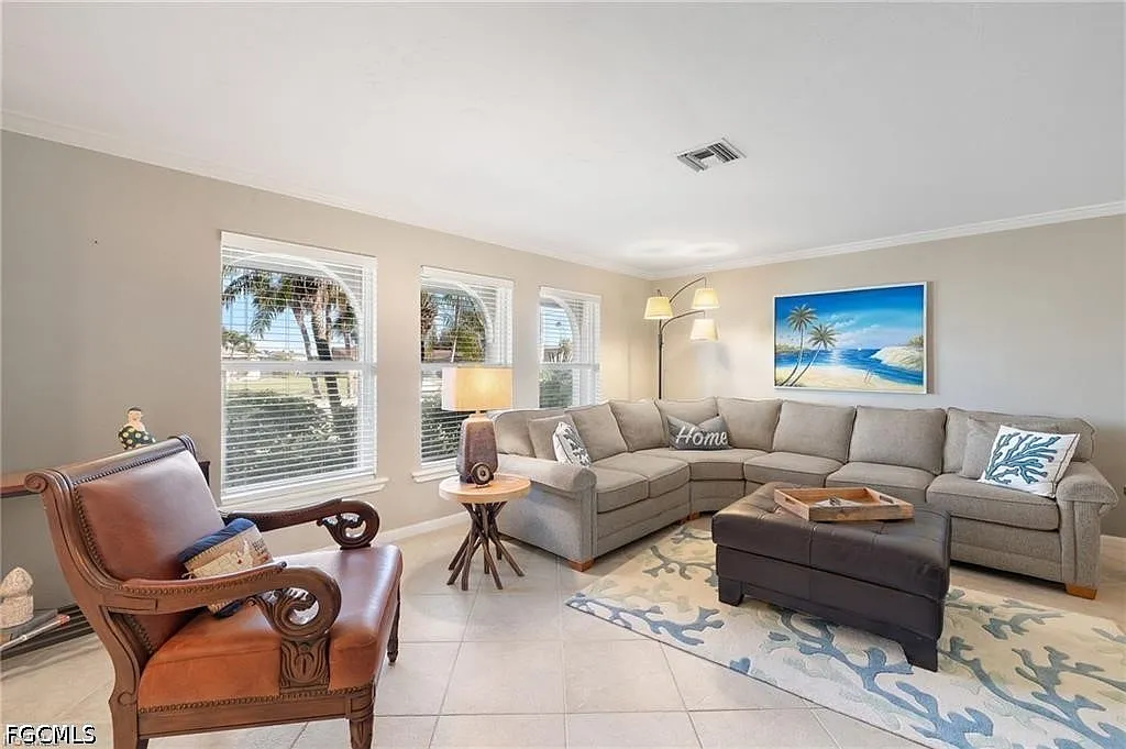 4 bed, 2.0 bath, 2243 sqft, $3,500 — Photo 4