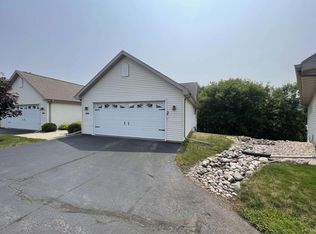 804 Sunridge Ct UNIT B, Waupaca, WI 54981