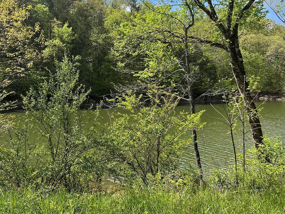 2nd image of 6 Bear Creek Rd