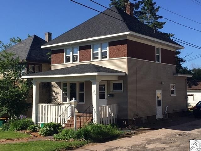 1st image of 1015 N 13th Ave E