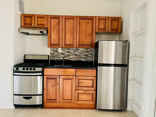 Rented by Zjama Realty Corp | media 2