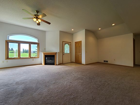 4th image of 913 Waxon Ln Unit B