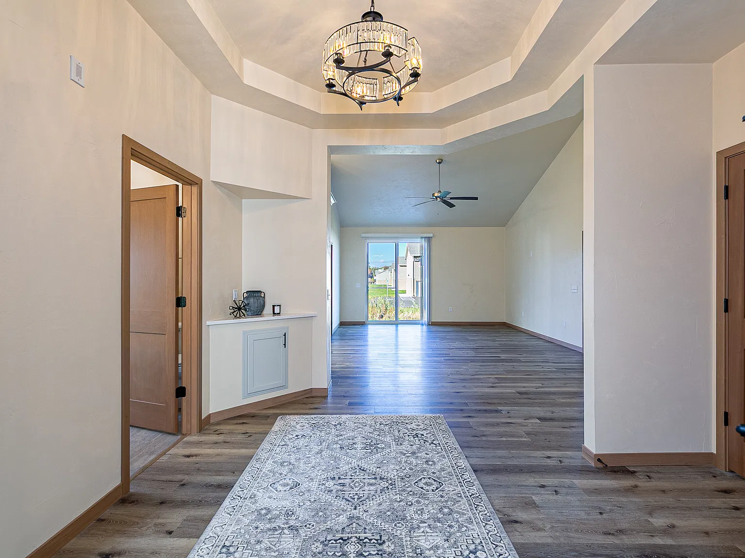 4 bed, 2500 sqft, $2,850 — Photo 3