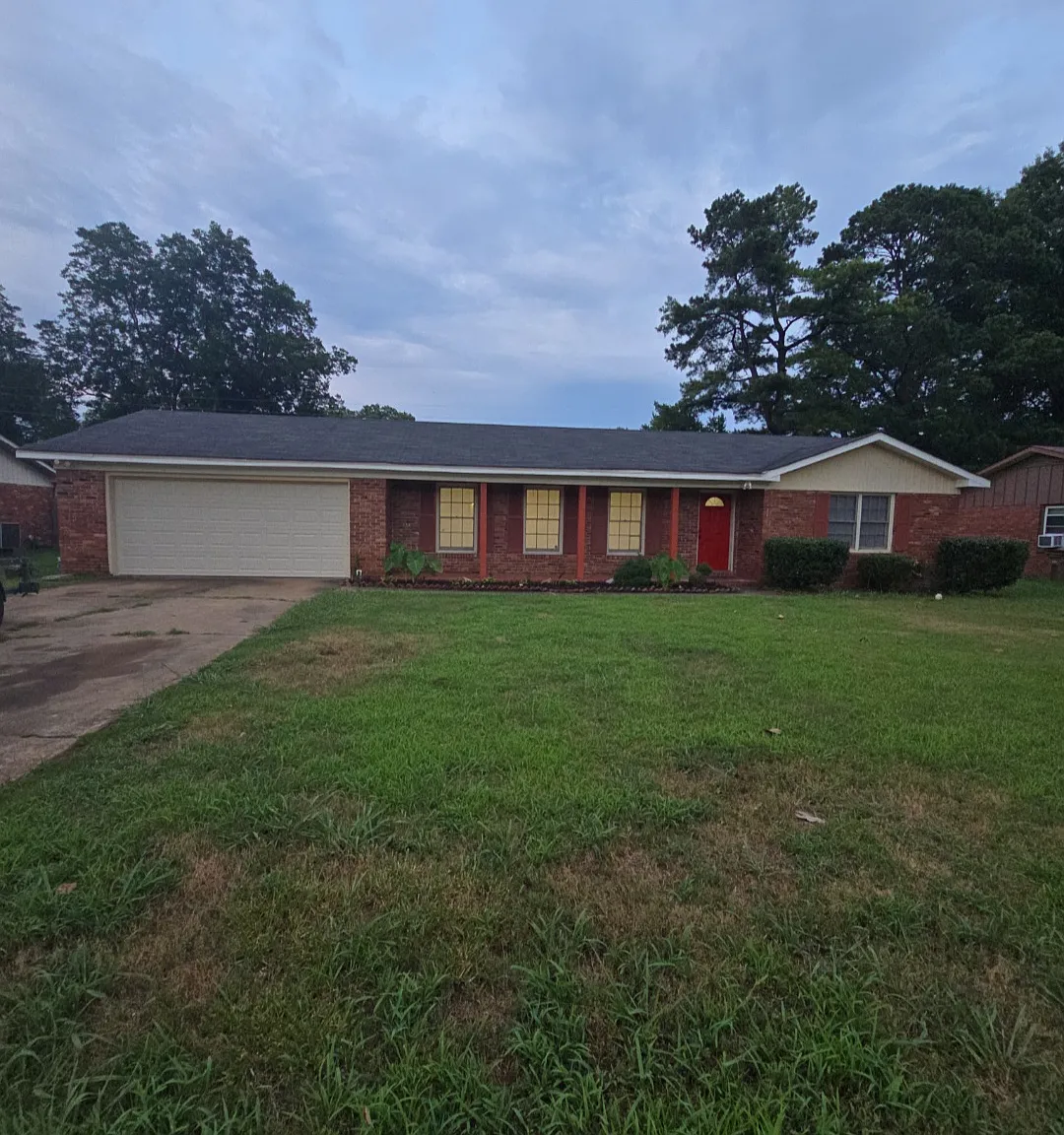 3 bed, 1821 sqft, $1,700 — Photo 1