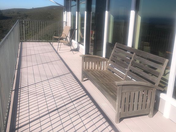 Exclusive ocean side deck