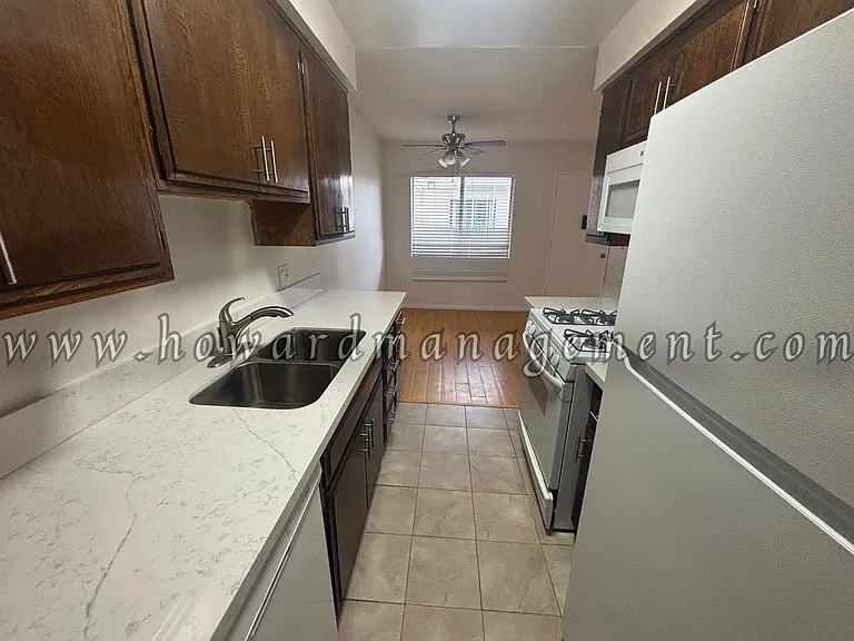 01560SA — Photo 12