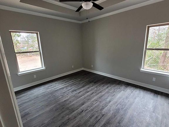 4th image of 708 Capital Dr