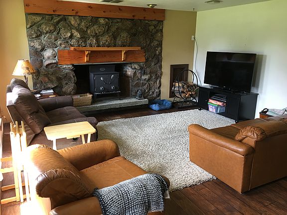 Living Room from entry