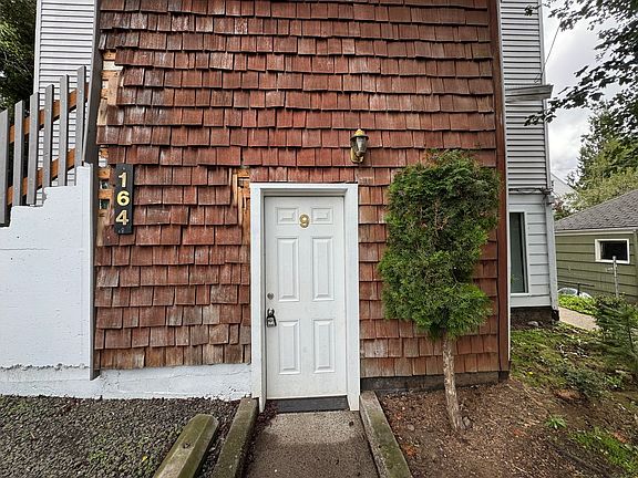 3rd image of 164 NE Douglas St