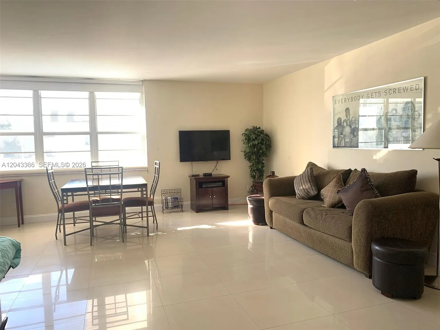 The Decoplage Condo — Photo 1