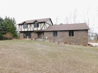 2454 Forest Meadows Ct, Green Bay, WI 54313
