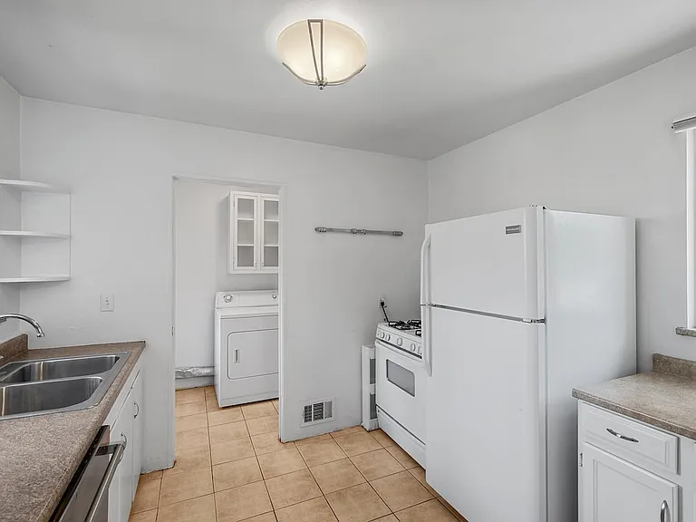 1393 S Grant St — Photo 9