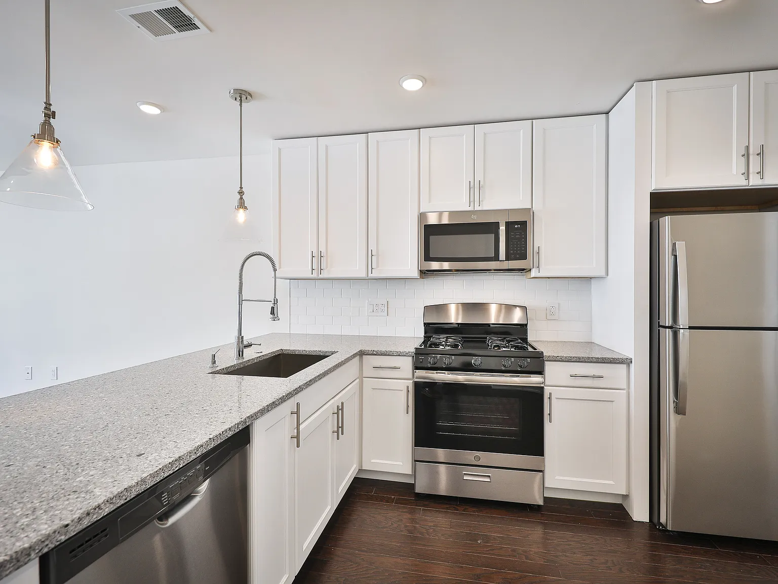 2 bed, 1347 sqft, $1,875 — Photo 4