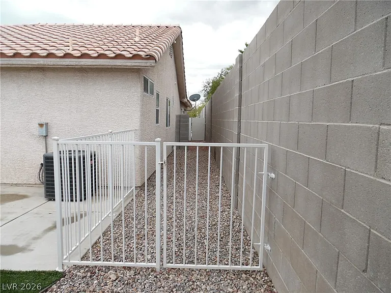 9120 Dolente Ave — Photo 13