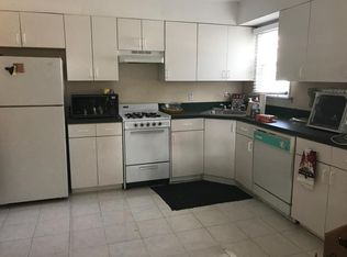 11 West Pl, Copiague, NY 11726