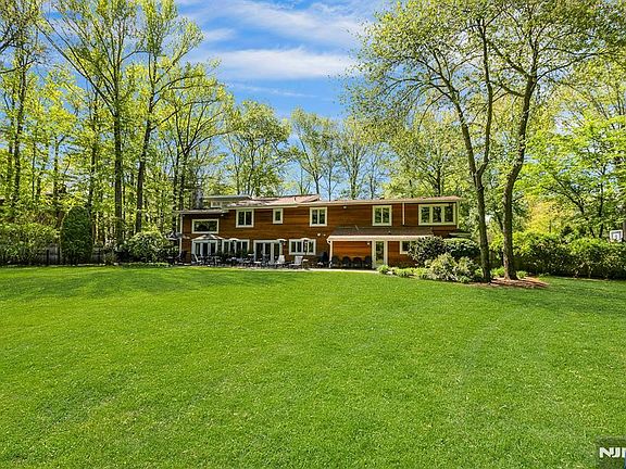 2nd image of 100 Dyer Ct