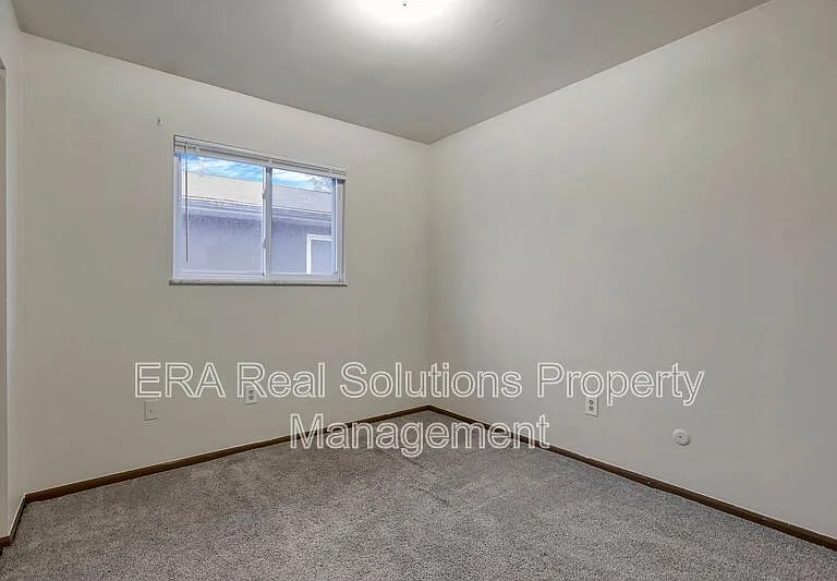 2460 Hiawatha St — Photo 11