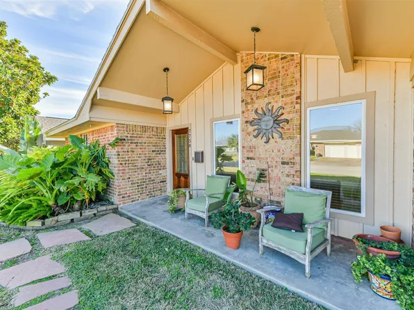 7758 Chantilly Cir, Galveston, TX 77551