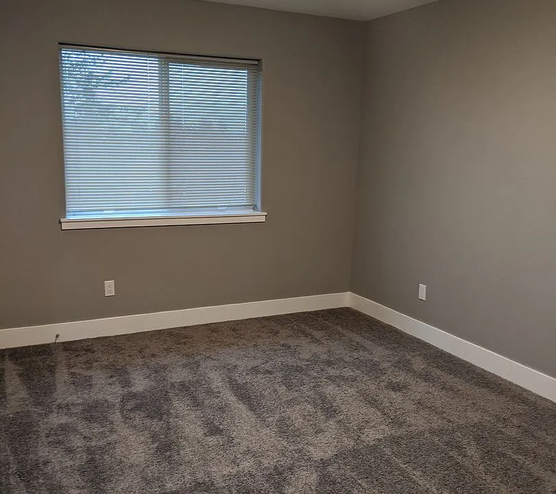 7655 Parkland Dr
