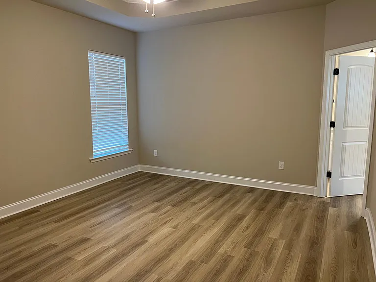1033 Chloe St — Photo 7