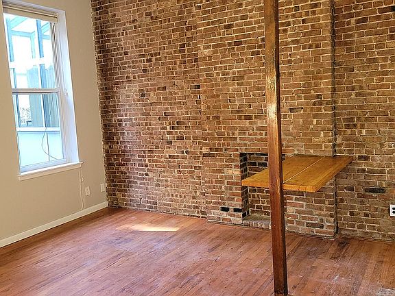 3rd image of 135 W 82nd St APT 4