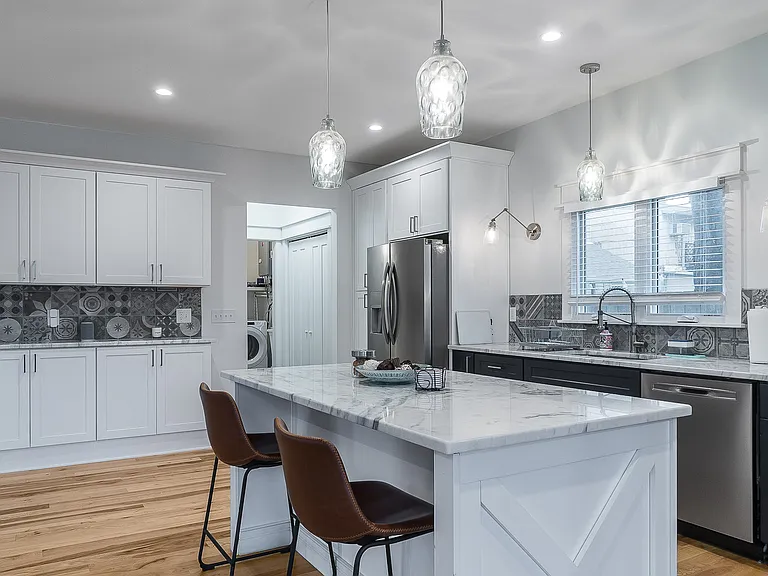 925 Mansfield Ave — Photo 41