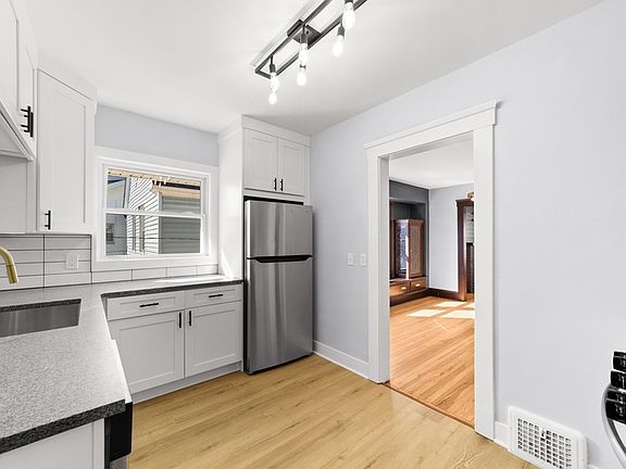 4th image of 1595 Cohassett Ave