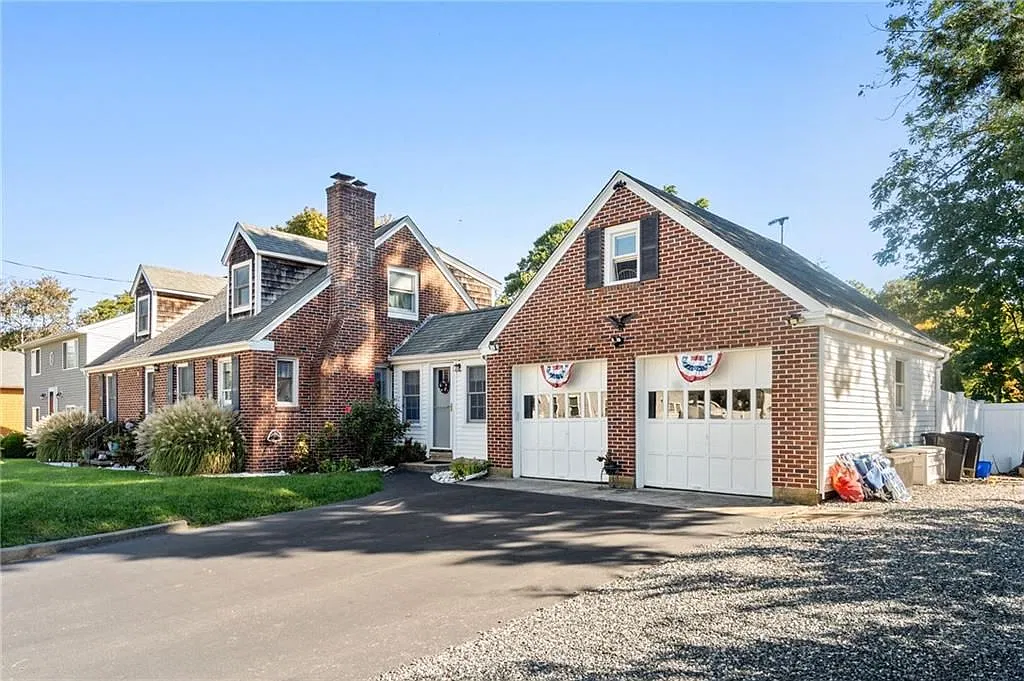 2 bed, 1.0 bath, 1190 sqft, $2,150 — Photo 1