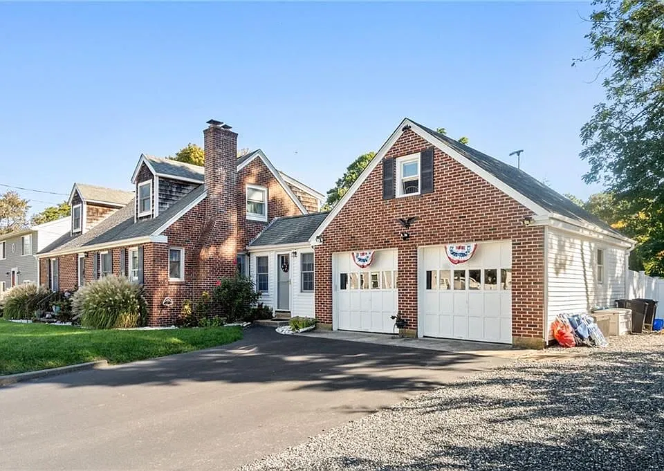 10 Isabelle Dr