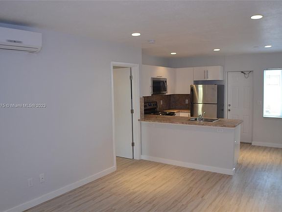 4th image of 718 SE 13th St APT 2