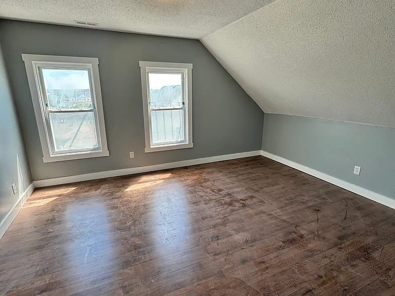1461 Pleasant St #3 — Photo 6