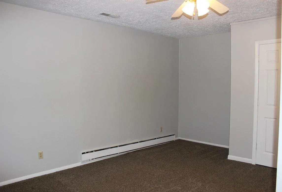 3 bed, 880 sqft, $1,200 — Photo 3