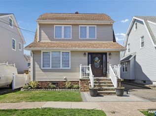 77 Scrivens St, Totowa, NJ 07512