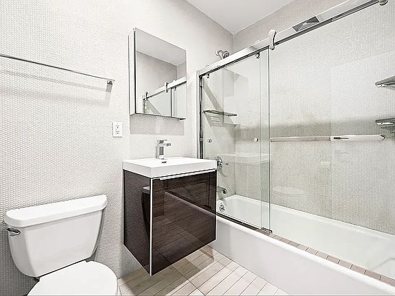 4th image of 519 E 6th St APT 2