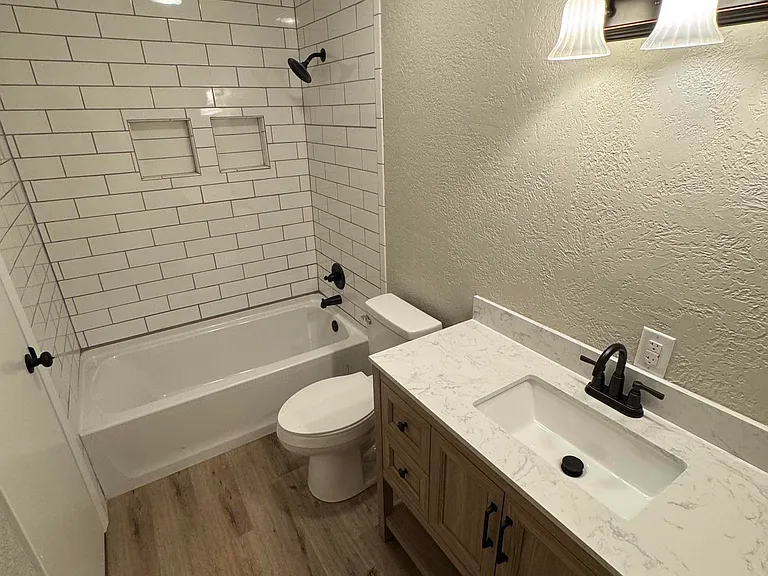 1402 Hunt St — Photo 8