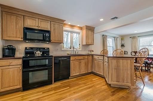 3rd image of 123 Marian Dr